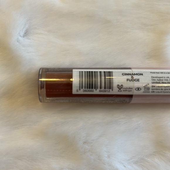3/$12 The Beauty Crop Liquid Eyeshadow Duo in Cinnamon & Fudge - Picture 6 of 6
